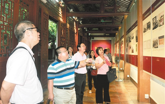 臺山市外僑局組織領導干部參觀廣州農(nóng)講所。