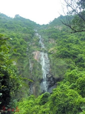 龍泉潮人徑可欣賞“龍?zhí)讹w瀑”美景。