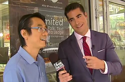 沃特斯在紐約市華埠采訪之后，按照自己的想象任意添加評(píng)論。（美國(guó)中文網(wǎng)）