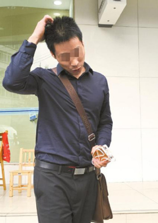 10月10日，回到成都的肖先生打算到旅行社討說法。