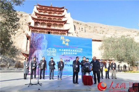 這是敦煌莫高窟首次對外開放以攝影創(chuàng)作為目的的實景拍攝與藝術(shù)創(chuàng)作。(郭頌霞 攝)