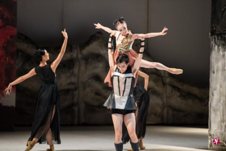 蘇州芭蕾舞團呈現(xiàn)《西施》。(新加坡《聯(lián)合早報》/黃暐捷 攝)