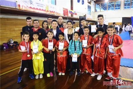 獲獎學(xué)員合影。(阿根廷華人網(wǎng)/柳軍 攝)