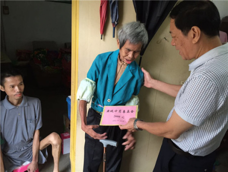 三明市僑聯為貧困僑家庭發(fā)放2015年度“黃廷方慈善基金”幫扶款