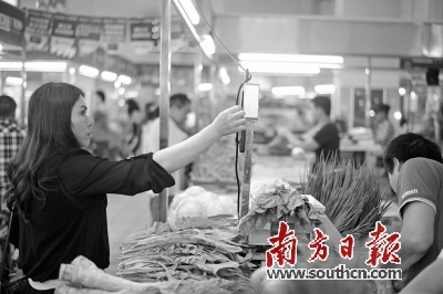 　佛山啟動(dòng)“互聯(lián)網(wǎng)+”智慧菜市場(chǎng)，支持多種支付方式進(jìn)行結(jié)算。