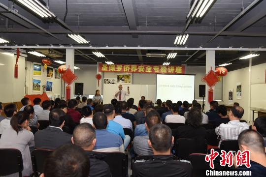 圖為講座現(xiàn)場?！∧尚?攝