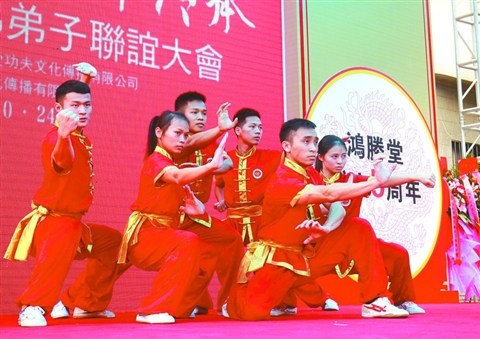 蔡李佛弟子上演蔡李佛功夫。