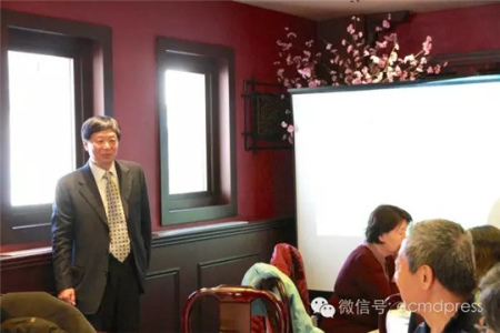 首屆會(huì)長張國強(qiáng)表示校友會(huì)的宗旨是“交流合作，攜手共進(jìn)”