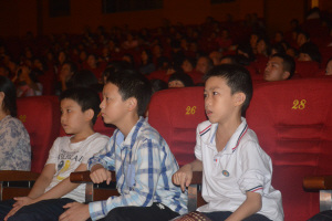 法蘭西國家手風(fēng)琴樂團(tuán)青田演出 國際范兒引爆全場 法蘭西國家手風(fēng)琴樂團(tuán)青田演出 國際范兒引爆全場