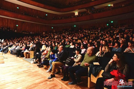 現(xiàn)場觀眾。(阿根廷華人網(wǎng)/柳軍 攝)