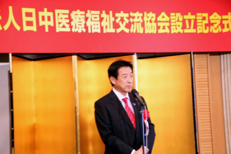 日本厚生勞動大臣鹽崎恭久發(fā)言(日本新華僑報網(wǎng)) 日本厚生勞動大臣鹽崎恭久發(fā)言(日本新華僑報網(wǎng))