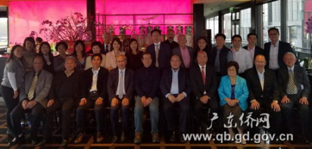 與荷蘭廣東總會召開研討會并合影留念