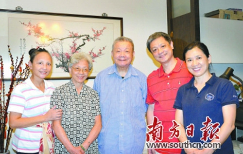  翁莉娟家里有五個(gè)“暨南人”。