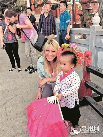 與小蟲(chóng)尋埔女來(lái)張合影 與小蟲(chóng)尋埔女來(lái)張合影