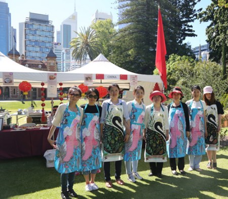 總領(lǐng)館婦女小組風(fēng)采