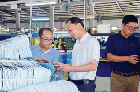 在印尼棉蘭參觀華人企業(yè)家創(chuàng)辦的農(nóng)場 在印尼棉蘭參觀華人企業(yè)家創(chuàng)辦的農(nóng)場