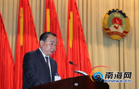 文昌市政協(xié)主席王鐘在會上作《文昌市第十屆委員會常務(wù)委員會工作報告》。南海網(wǎng)記者陳望攝 文昌市政協(xié)主席王鐘在會上作《文昌市第十屆委員會常務(wù)委員會工作報告》。南海網(wǎng)記者陳望攝