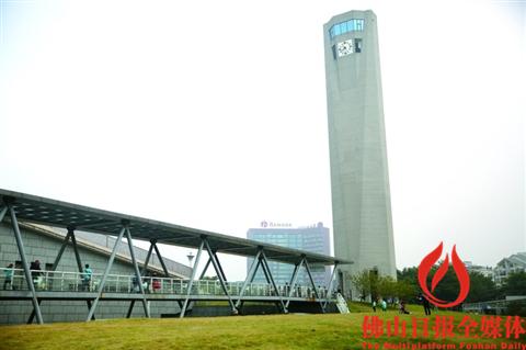 11月12日，建設(shè)中的獅山日新月異。提升城市軟環(huán)境，打造“近者悅，遠(yuǎn)者來”的品質(zhì)生活之城是獅山建設(shè)“產(chǎn)城人融合的廣佛副中心”的重點。 圖片均為佛山日報記者王偉楠攝