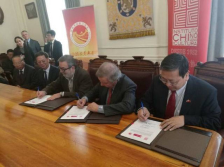 右一為王何興會長