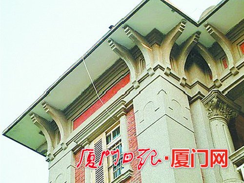 別墅上的西洋建筑裝飾。