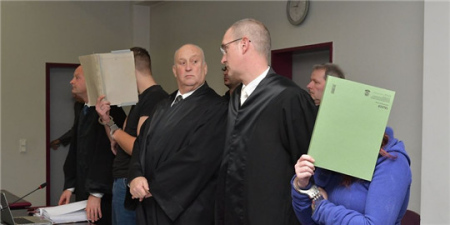 兩名被告塞巴斯蒂安和森雅出席28日的庭審。(網(wǎng)頁截圖)