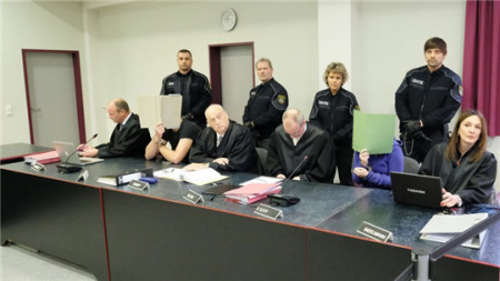 28日庭審現(xiàn)場(網(wǎng)頁截圖)