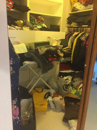 鉆石吧的一家華人家庭被盜竊光顧，翻箱倒柜，所有值錢物品被洗劫一空。（美國《世界日?qǐng)?bào)》/梁太太提供）