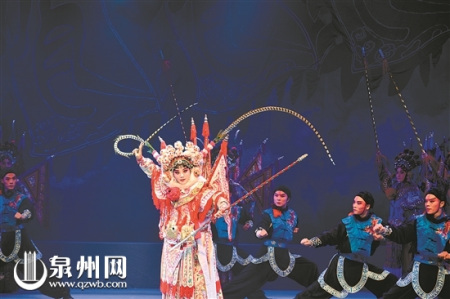 戲劇展演之《穆桂英》 (智勇 攝) 戲劇展演之《穆桂英》 (智勇 攝)