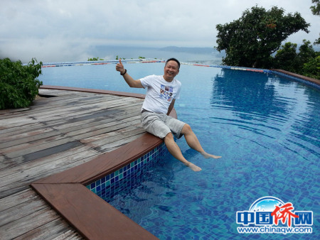 作者在詩(shī)情畫意的海南