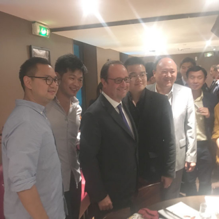 奧朗德夜會華二代。（法國《歐洲時報》/孔帆 攝）