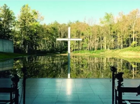 安藤忠雄設(shè)計(jì)的水之教堂