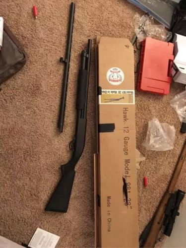 立功的HAWK霰彈槍(美國(guó)《僑報(bào)》)