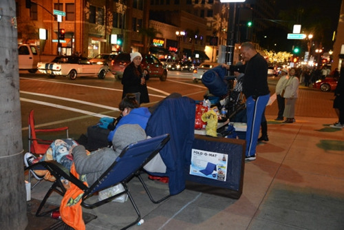 這一家人全副武裝，有備而來。（美國《世界日報》/丁曙 攝）