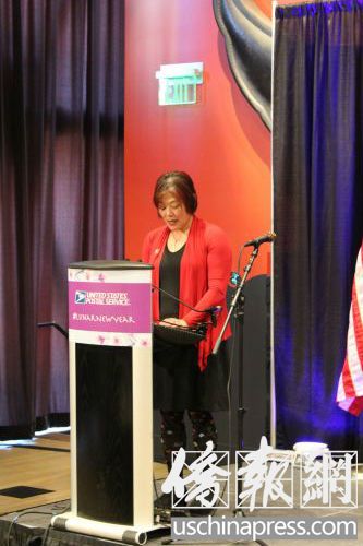 陸榮昌亞洲博物館館長貝絲·武川致辭(美國《僑報(bào)》/杰克 攝)