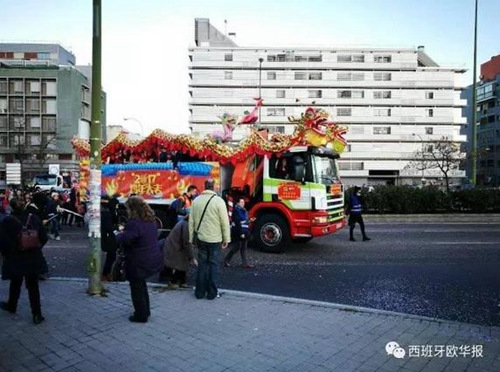 同學(xué)們正在播撒快樂 同學(xué)們正在播撒快樂