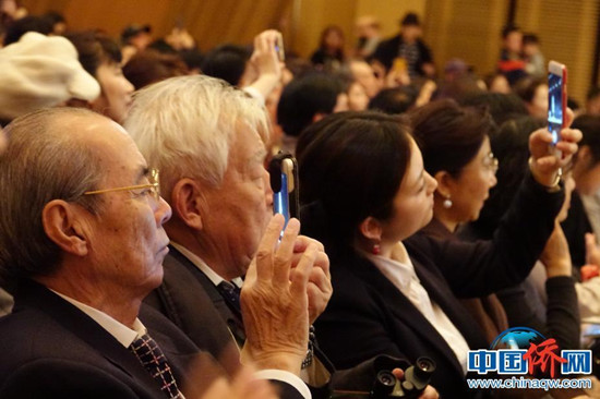 演出令現(xiàn)場觀眾看得津津有味。<a target='_blank' >中新社</a>記者 陸春艷 攝