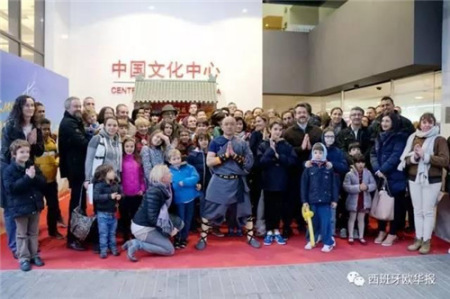 馬德里中國(guó)文化中心武術(shù)班師生合影。