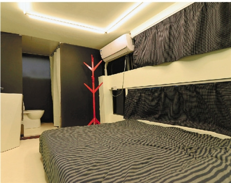 車尾部是臥室。