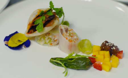 干拌牛肉、怪味雞絲、糖醋排骨組合而成的成都“TAPAS”