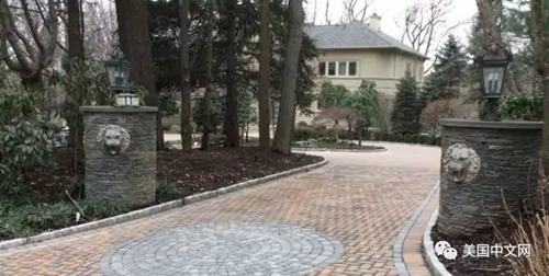 周立波新澤西州豪宅大門。(美國中文網(wǎng)/周陽、朱曳 攝)