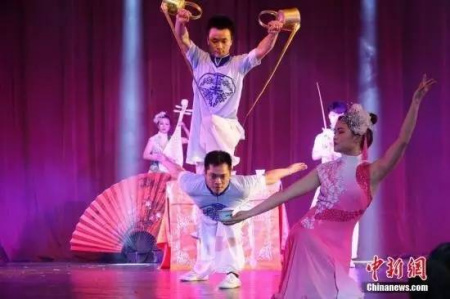 馬來(lái)西亞·詩(shī)巫，長(zhǎng)嘴壺功夫表演《中華茶韻》