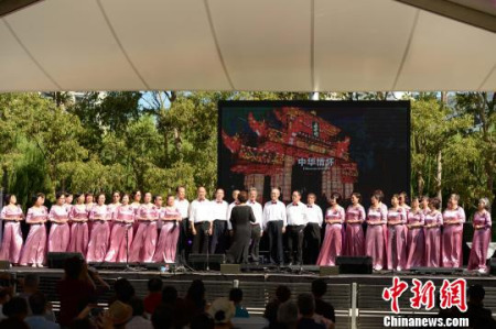 代表著悉尼僑界優(yōu)秀文化資源整合的澳大利亞華星藝術(shù)團將節(jié)日氣氛推向高潮?！≈焯锪?攝