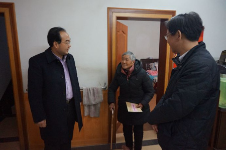 走訪慰問困難歸僑李桂香 走訪慰問困難歸僑李桂香