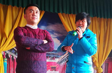 劉建華，晉中祁太秧歌藝術團團長，坐在臺下的他卻心情頗為復雜……