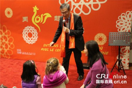 眾多法國小朋友積極參與互動游戲 眾多法國小朋友積極參與互動游戲