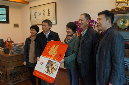 劉良輝慰問僑企寧德市白蓮花涂料有限公司 劉良輝慰問僑企寧德市白蓮花涂料有限公司