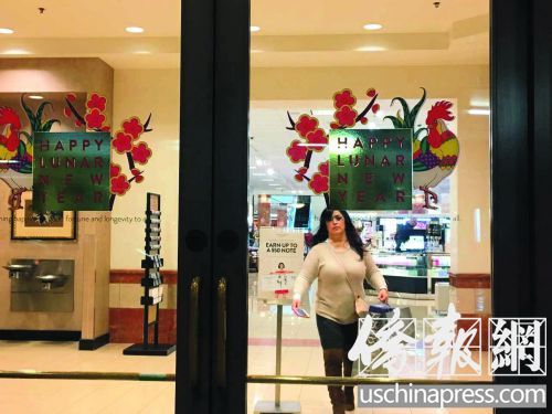 南加州的許多商家都為慶賀中國新年精心準備了一番。(美國《僑報》/聶達 攝)