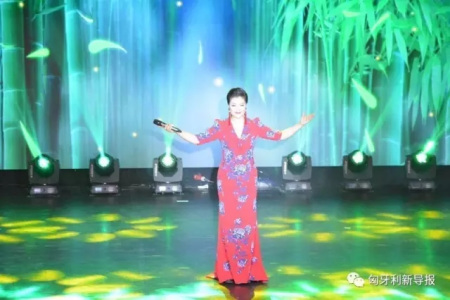 《瀏陽河》，王麗達演唱。（匈牙利《新導報》）