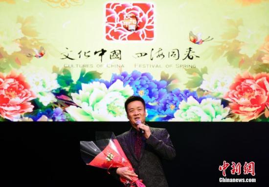 中國著名男高音歌唱家閻維文獻唱。 <a target='_blank' >中新社</a>記者 龍劍武 攝