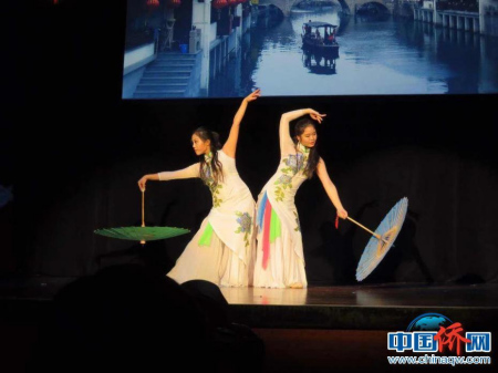 近日，由中國國務(wù)院僑務(wù)辦公室總策劃,中國駐法蘭克?？傤I(lǐng)館支持,法蘭克福華星藝術(shù)團(tuán)舉辦的“文化中國·華星閃耀2017 春節(jié)晚會”在法蘭克福周邊的小城哈瑙舉行。圖為節(jié)目《江南隨想》。法蘭克福華星藝術(shù)團(tuán)供圖